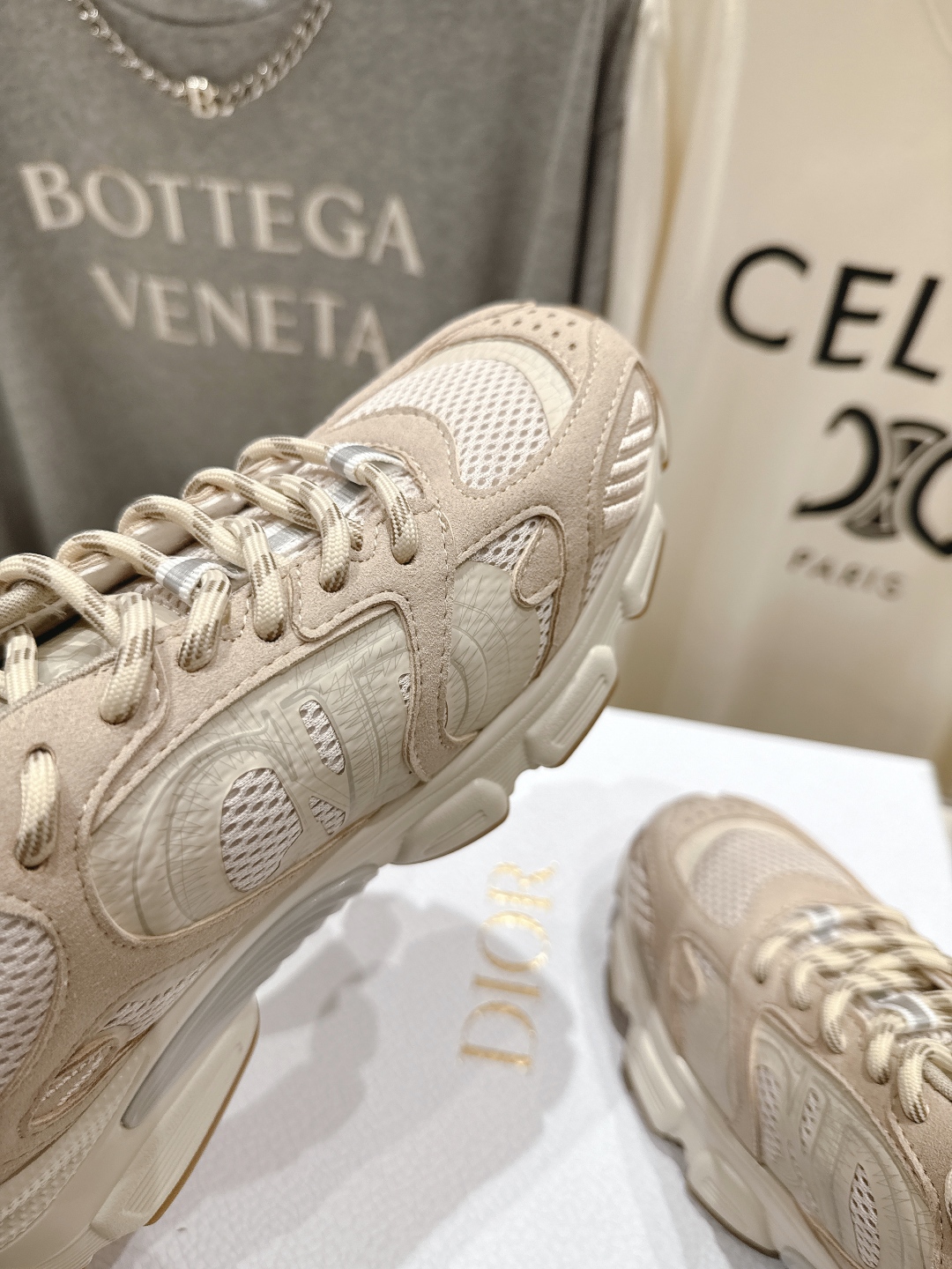 高版本出厂  
   Dior*迪奥D家2025ss秋季走秀新款休闲运动鞋老爹鞋
原版购入开发，以 D家