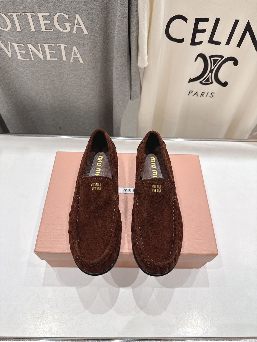 高版本出厂
  MiuMiu 缪缪25ss/专柜新款仙女风平底一脚蹬休闲鞋单鞋玛丽珍乐福鞋～
各路博主纷