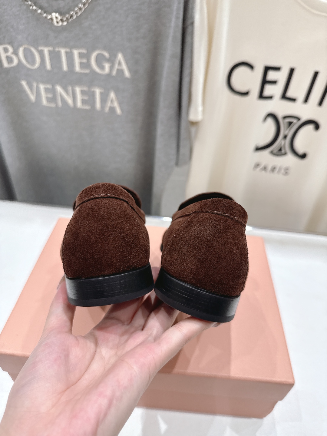 高版本出厂
  MiuMiu 缪缪25ss/专柜新款仙女风平底一脚蹬休闲鞋单鞋玛丽珍乐福鞋～
各路博主纷