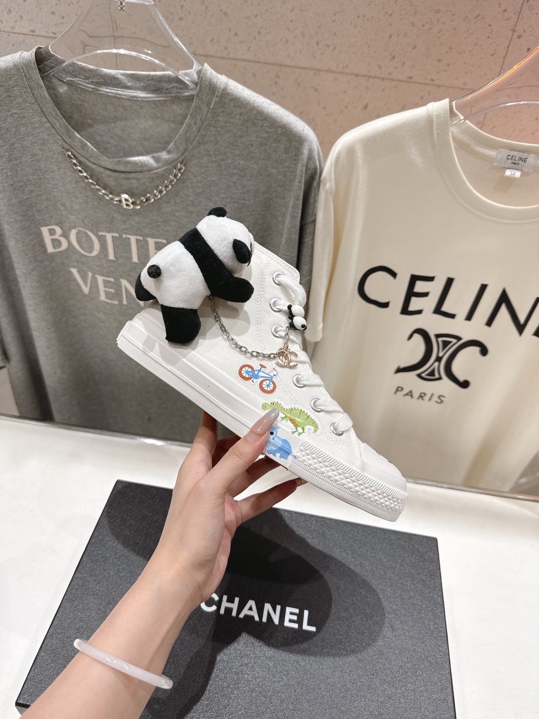 高版本出厂  
  Chanel* 小香2025ss最新款涂鸦高帮帆布鞋休闲鞋，目前超级流行的可爱风高帮