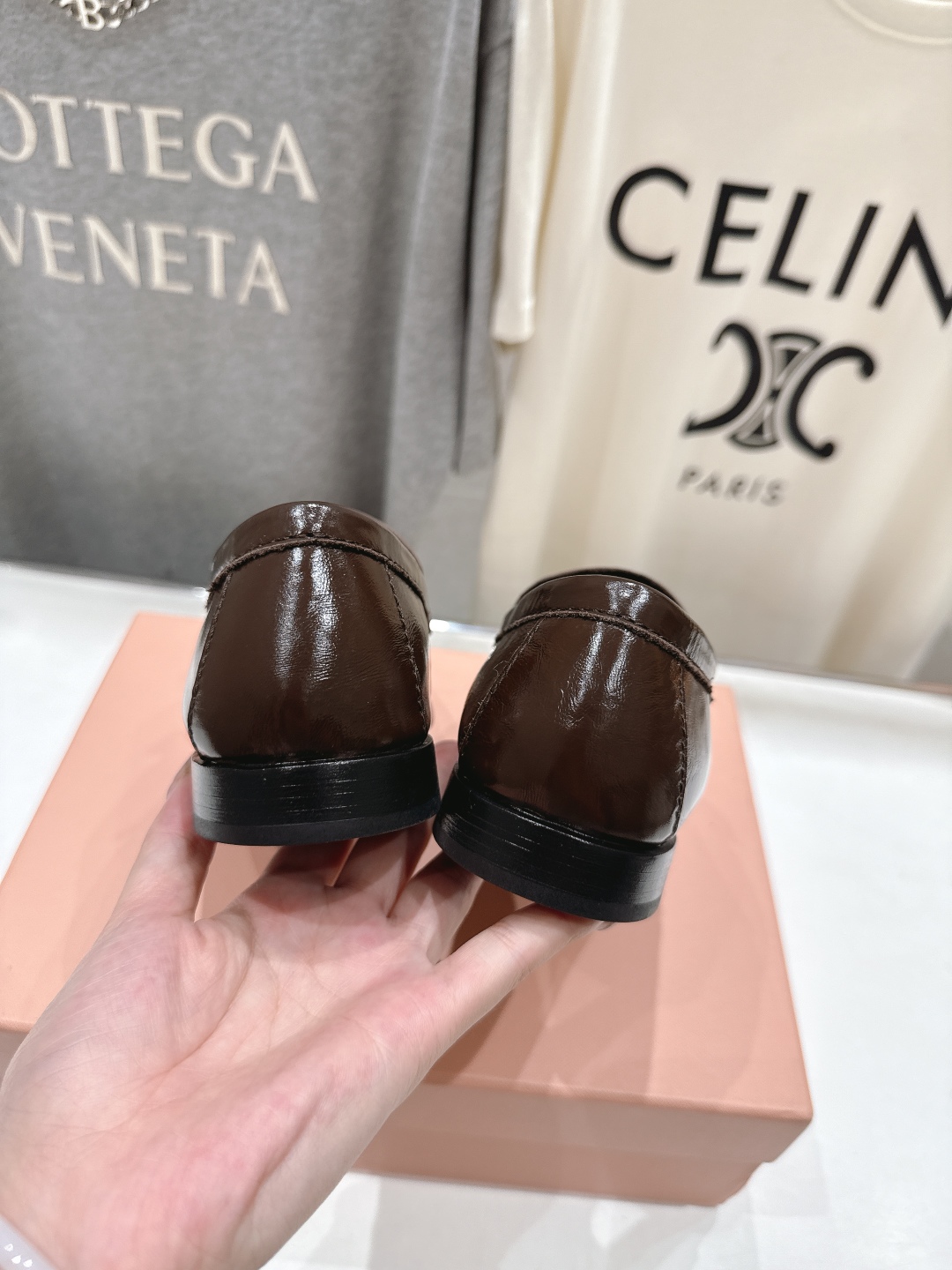 高版本出厂
  MiuMiu 缪缪25ss/专柜新款仙女风平底一脚蹬休闲鞋单鞋玛丽珍乐福鞋～
各路博主纷