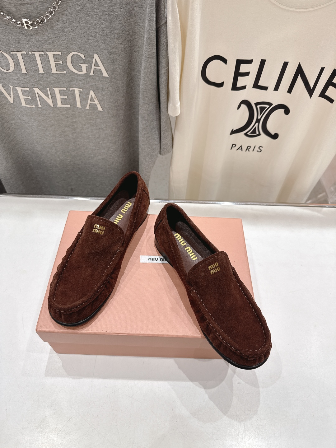 高版本出厂
  MiuMiu 缪缪25ss/专柜新款仙女风平底一脚蹬休闲鞋单鞋玛丽珍乐福鞋～
各路博主纷