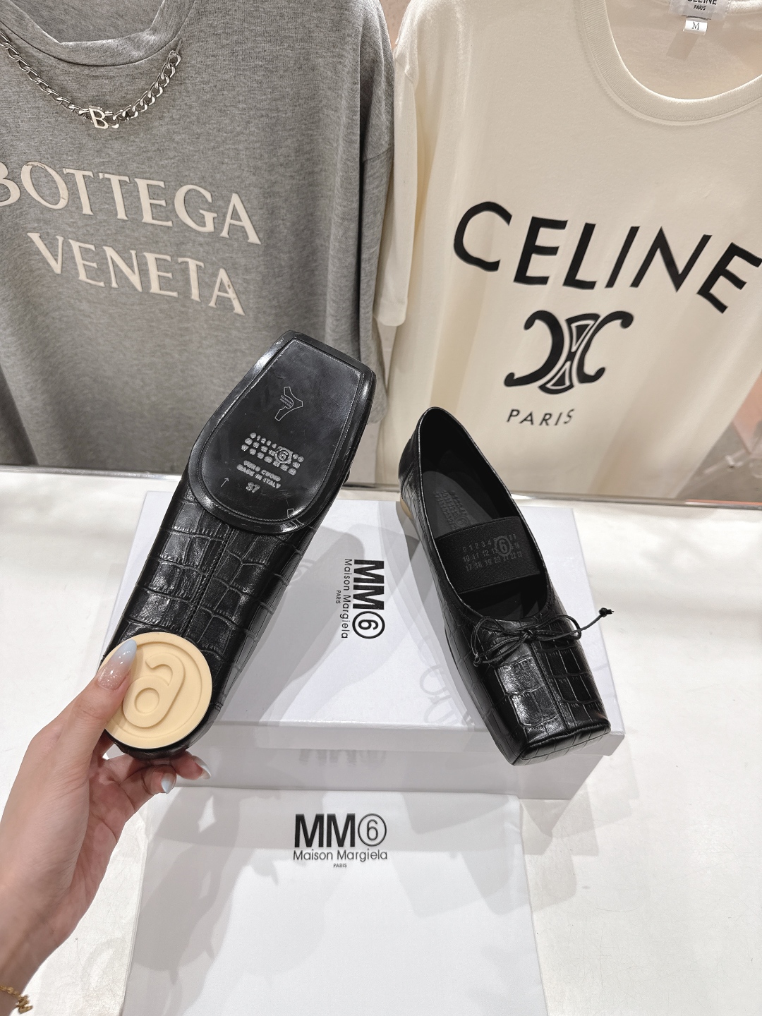 高版本出厂 
  MM6马吉拉2025ss新品最近超级火的方头平底玛丽珍芭蕾舞鞋 
舒适度不用说 肯定会