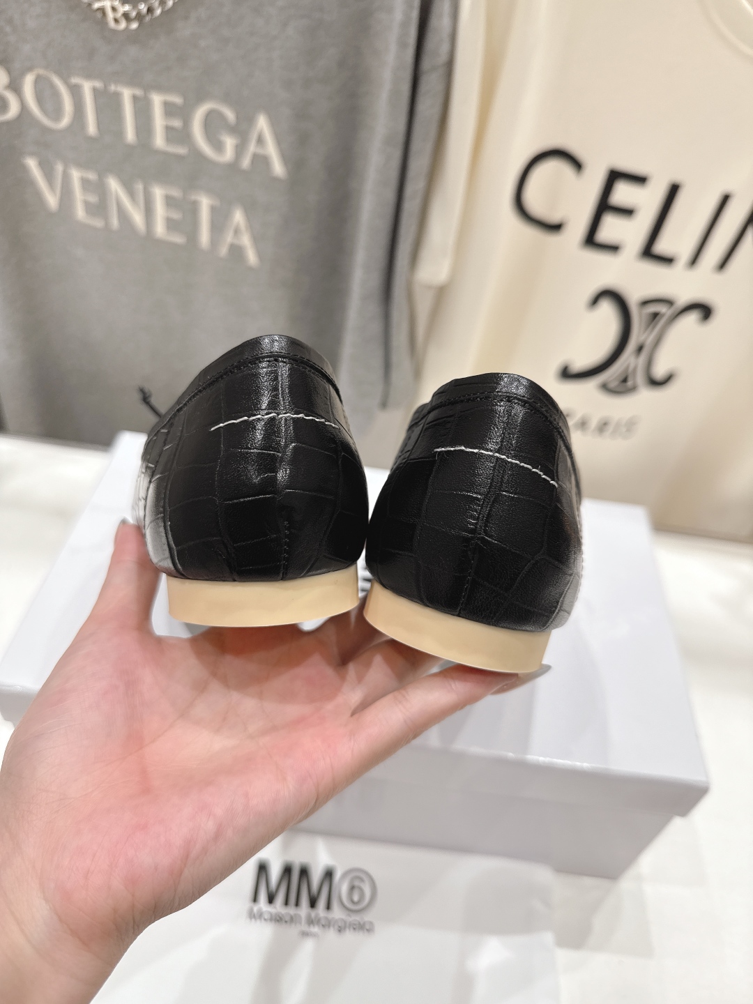 高版本出厂 
  MM6马吉拉2025ss新品最近超级火的方头平底玛丽珍芭蕾舞鞋 
舒适度不用说 肯定会