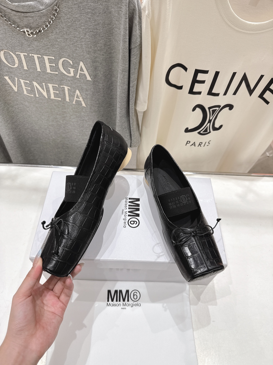 高版本出厂 
  MM6马吉拉2025ss新品最近超级火的方头平底玛丽珍芭蕾舞鞋 
舒适度不用说 肯定会