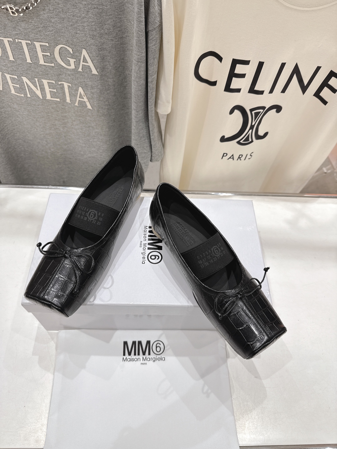 高版本出厂 
  MM6马吉拉2025ss新品最近超级火的方头平底玛丽珍芭蕾舞鞋 
舒适度不用说 肯定会