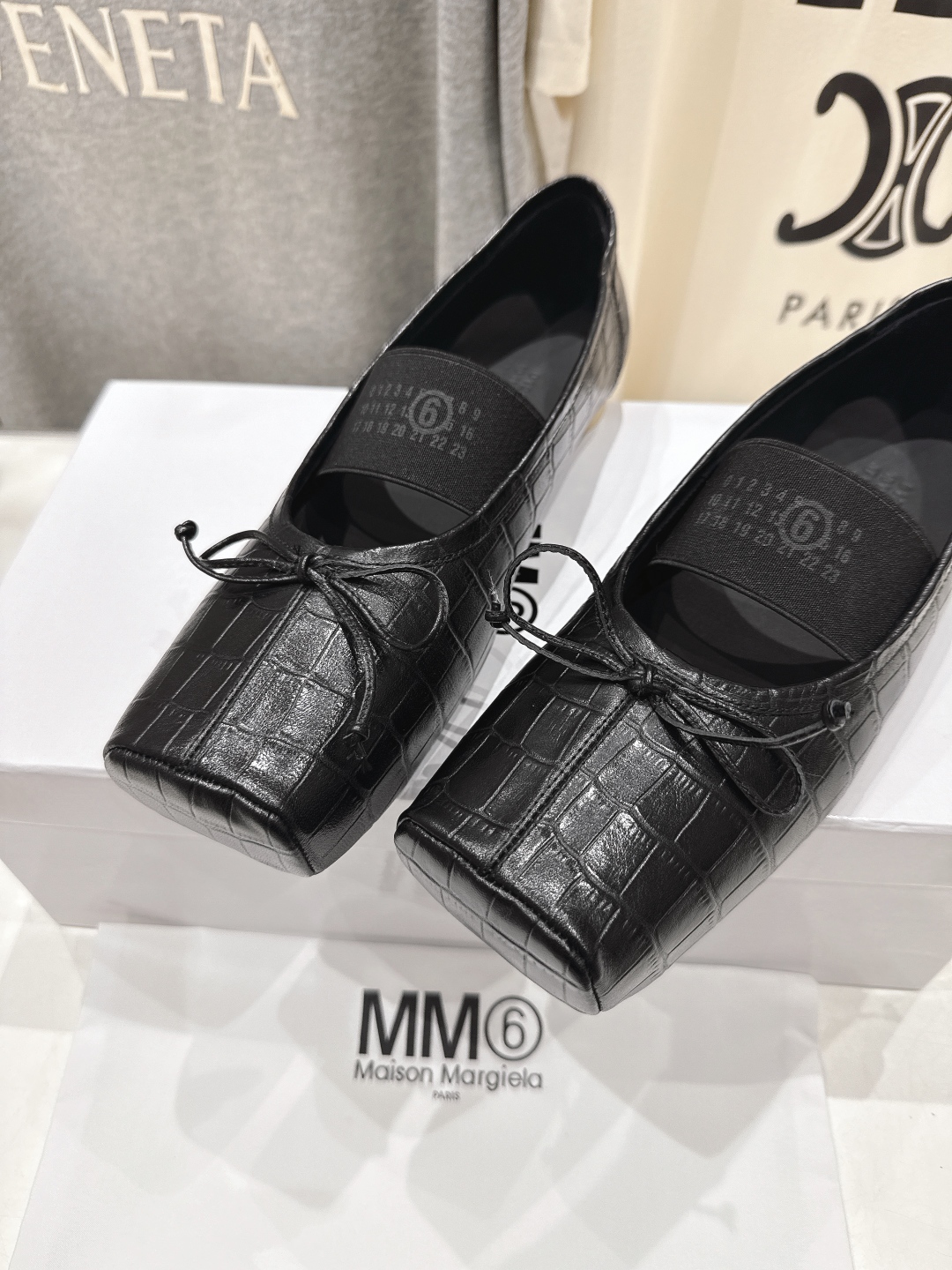 高版本出厂 
  MM6马吉拉2025ss新品最近超级火的方头平底玛丽珍芭蕾舞鞋 
舒适度不用说 肯定会