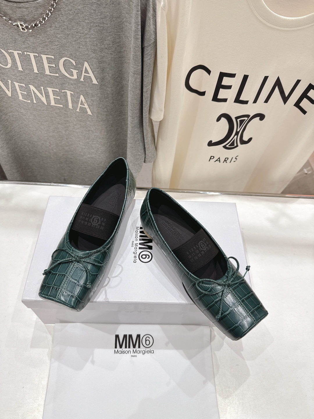 高版本出厂 
  MM6马吉拉2025ss新品最近超级火的方头平底玛丽珍芭蕾舞鞋 
舒适度不用说 肯定会