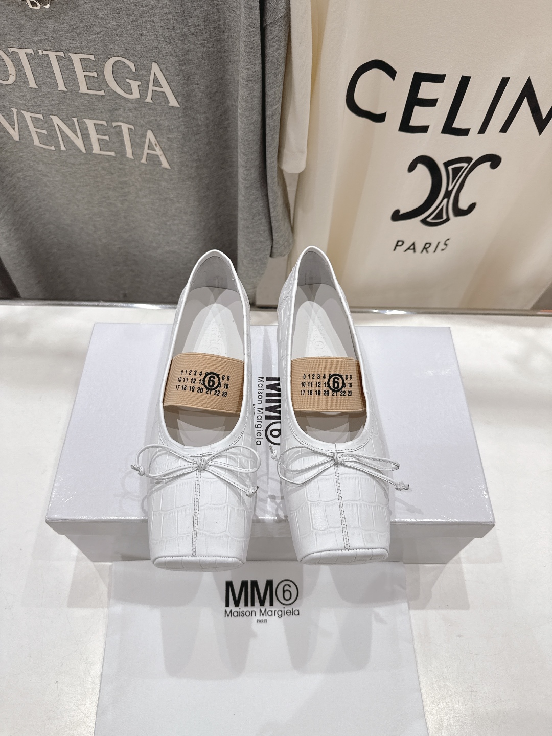 高版本出厂 
  MM6马吉拉2025ss新品最近超级火的方头平底玛丽珍芭蕾舞鞋 
舒适度不用说 肯定会