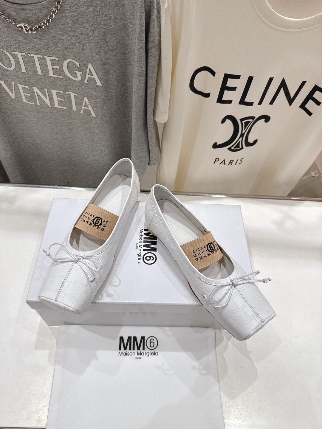 高版本出厂 
  MM6马吉拉2025ss新品最近超级火的方头平底玛丽珍芭蕾舞鞋 
舒适度不用说 肯定会