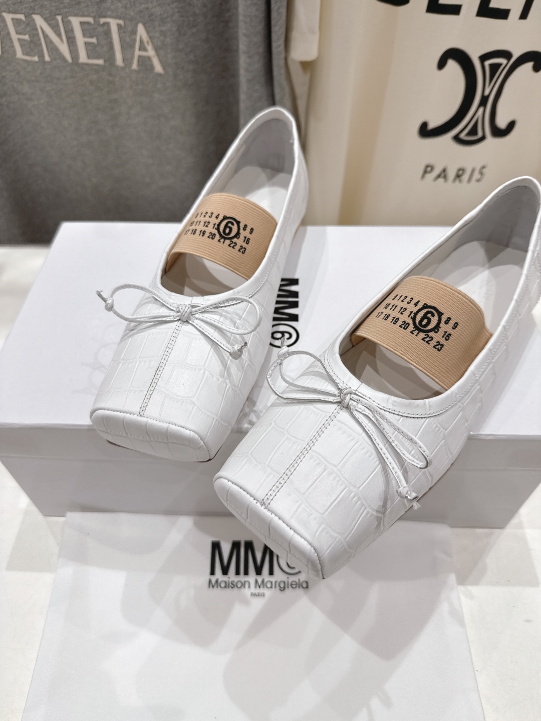 高版本出厂 
  MM6马吉拉2025ss新品最近超级火的方头平底玛丽珍芭蕾舞鞋 
舒适度不用说 肯定会