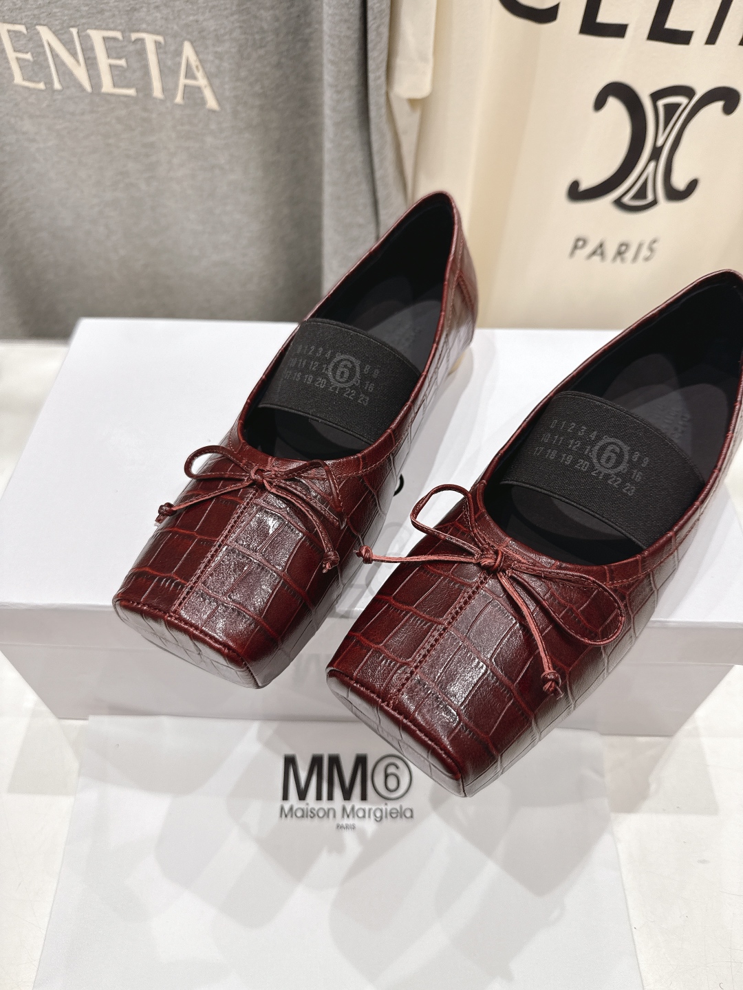 高版本出厂 
  MM6马吉拉2025ss新品最近超级火的方头平底玛丽珍芭蕾舞鞋 
舒适度不用说 肯定会