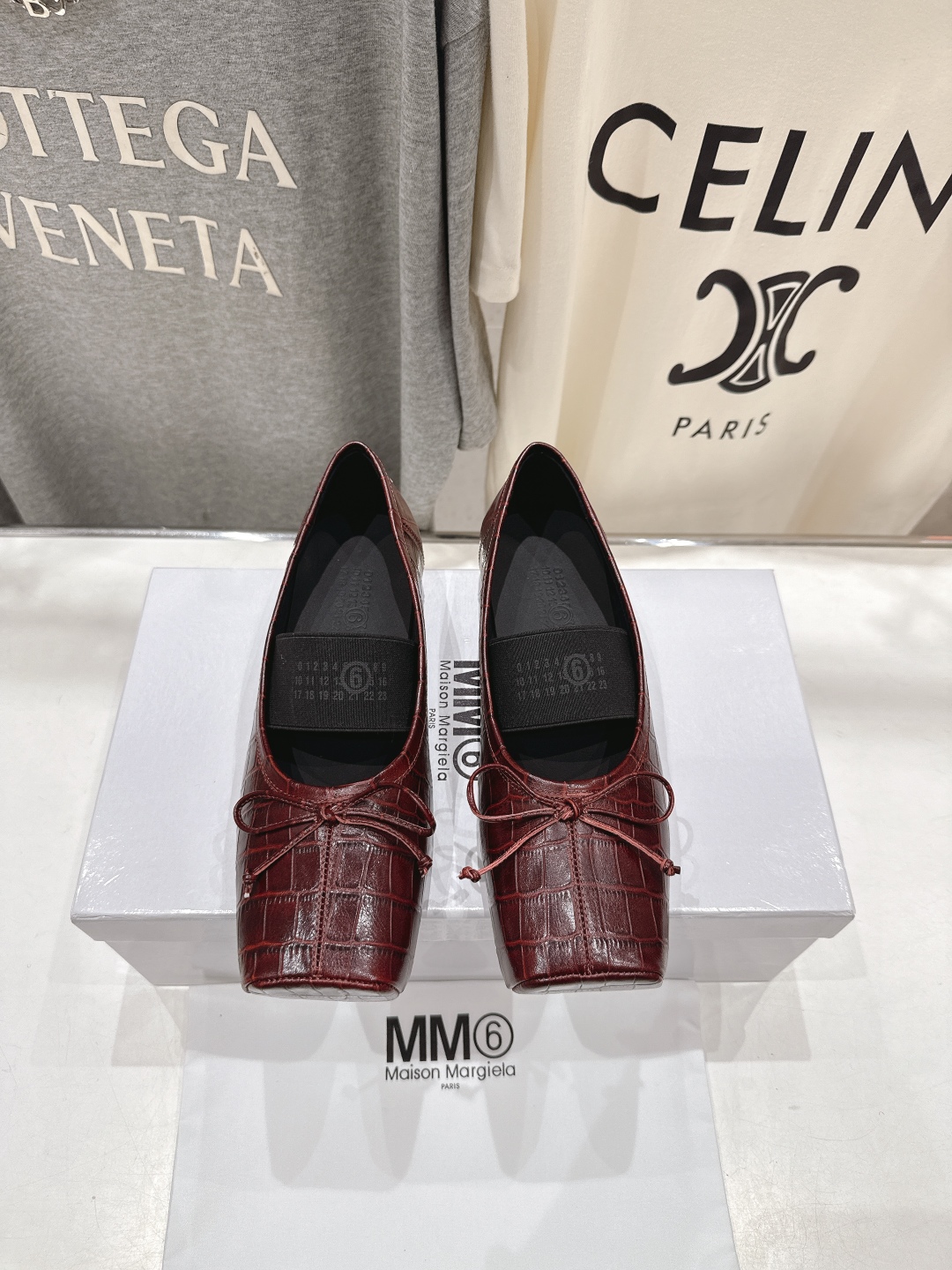 高版本出厂 
  MM6马吉拉2025ss新品最近超级火的方头平底玛丽珍芭蕾舞鞋 
舒适度不用说 肯定会