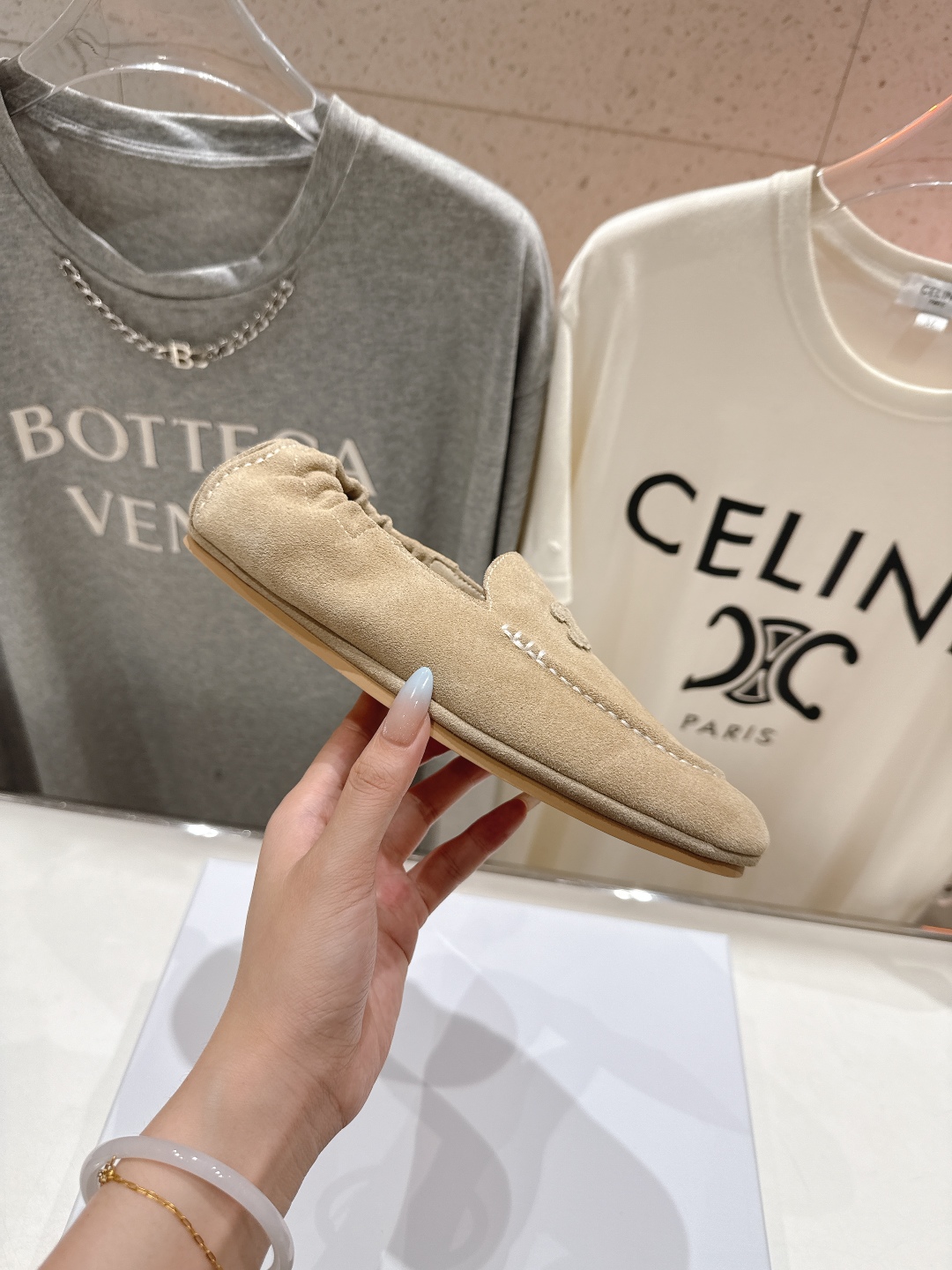 高版本出厂
  celine/赛琳25ss/专柜新款仙女风平底一脚蹬休闲鞋单鞋玛丽珍乐福鞋～
各路博主纷