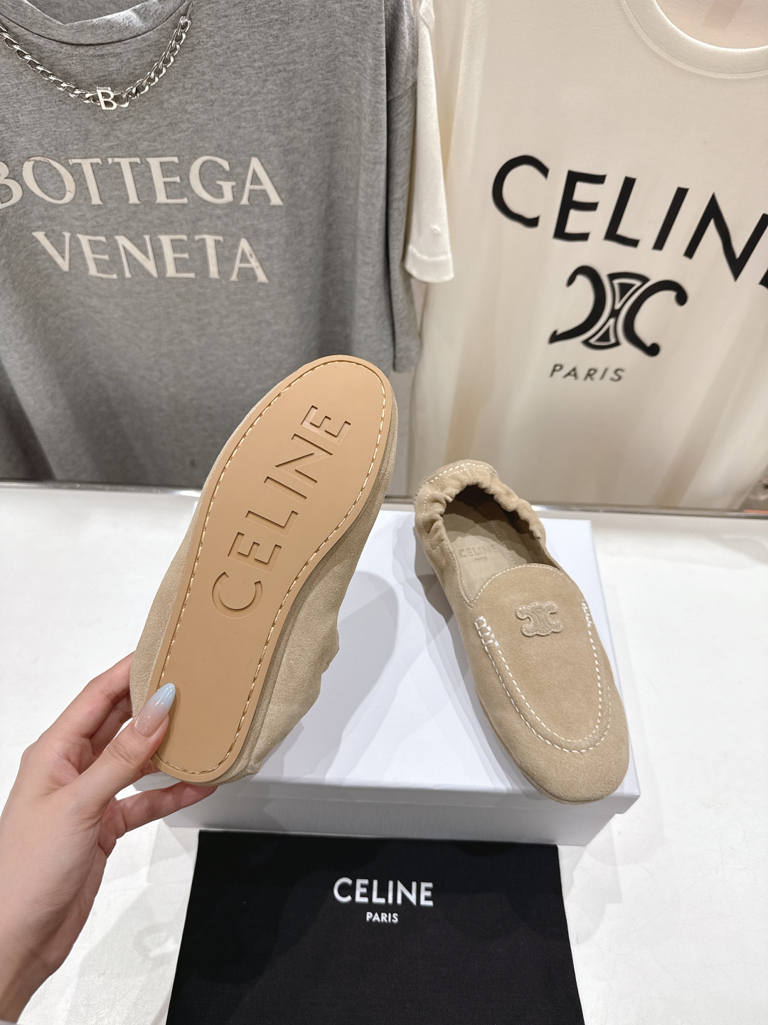 高版本出厂
  celine/赛琳25ss/专柜新款仙女风平底一脚蹬休闲鞋单鞋玛丽珍乐福鞋～
各路博主纷