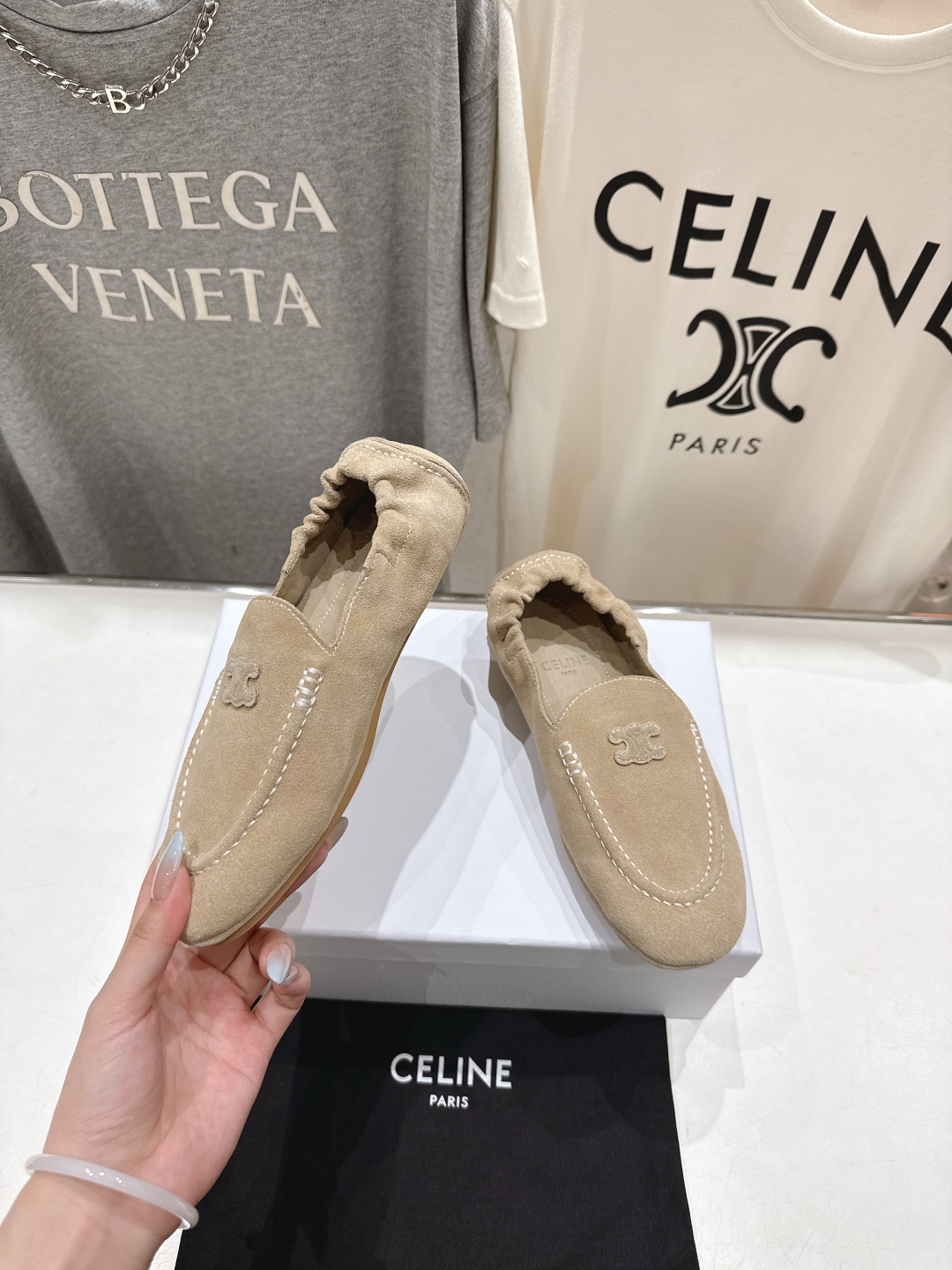高版本出厂
  celine/赛琳25ss/专柜新款仙女风平底一脚蹬休闲鞋单鞋玛丽珍乐福鞋～
各路博主纷