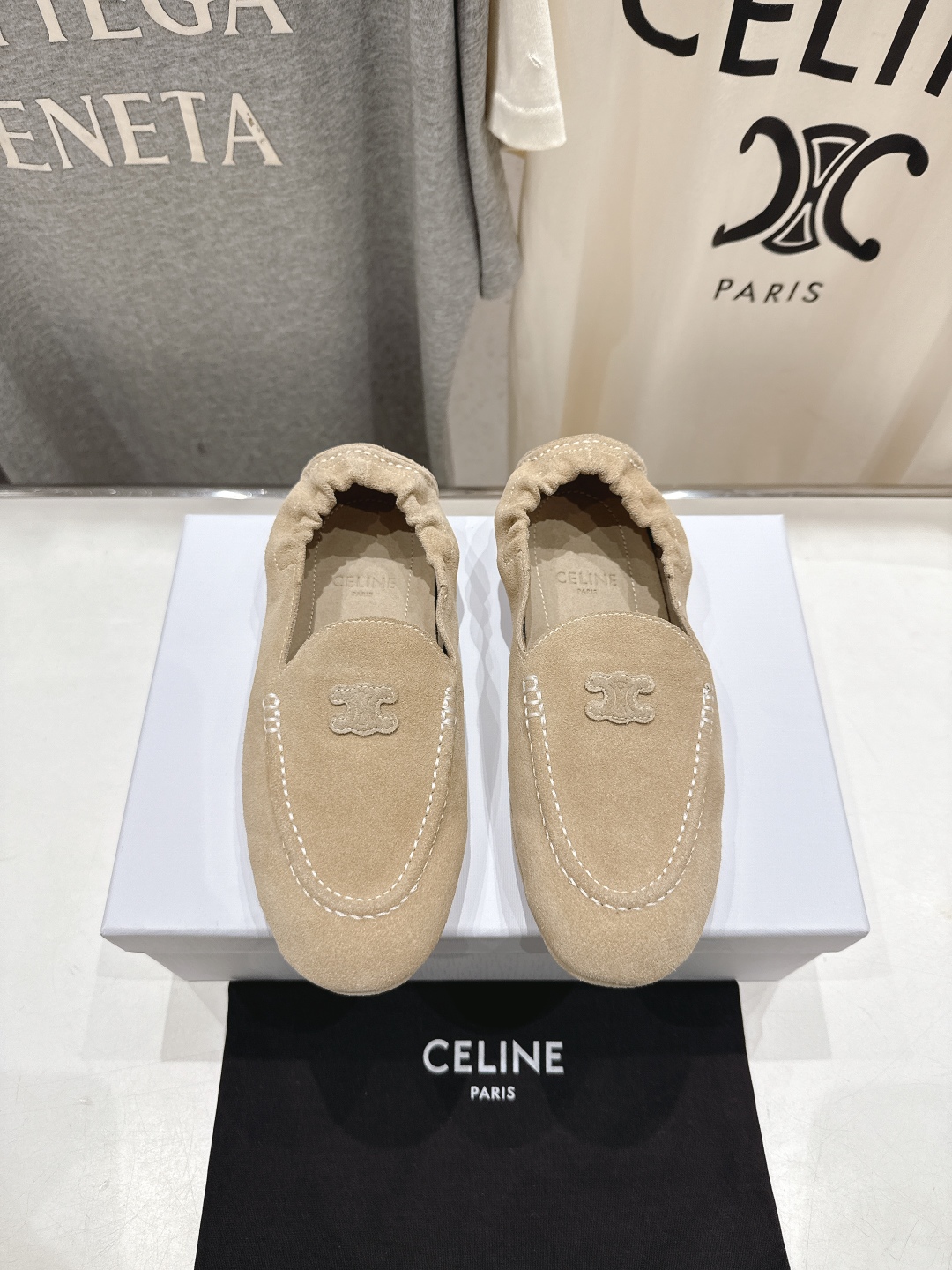 高版本出厂
  celine/赛琳25ss/专柜新款仙女风平底一脚蹬休闲鞋单鞋玛丽珍乐福鞋～
各路博主纷
