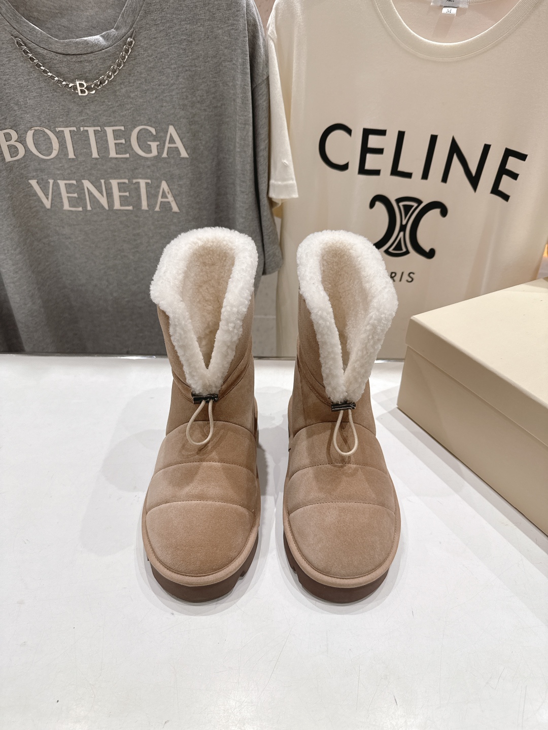 高版本出厂
  Brunello Cucinelli 新款BC秋冬保暖羊毛靴子系列，市场高版本
BC是意
