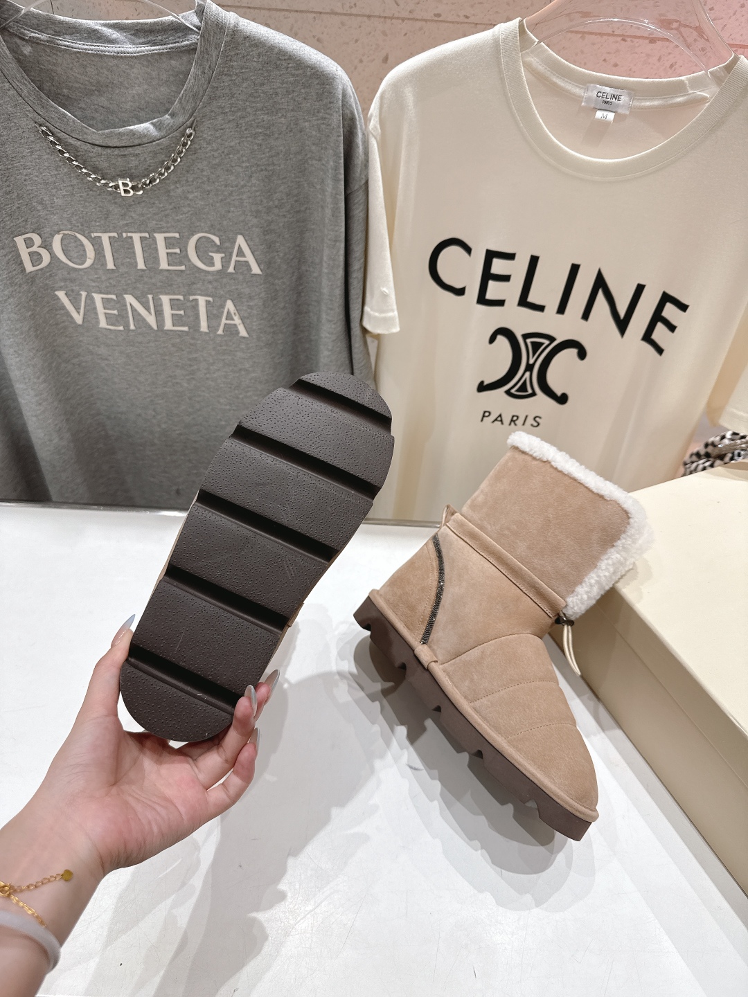 高版本出厂
  Brunello Cucinelli 新款BC秋冬保暖羊毛靴子系列，市场高版本
BC是意