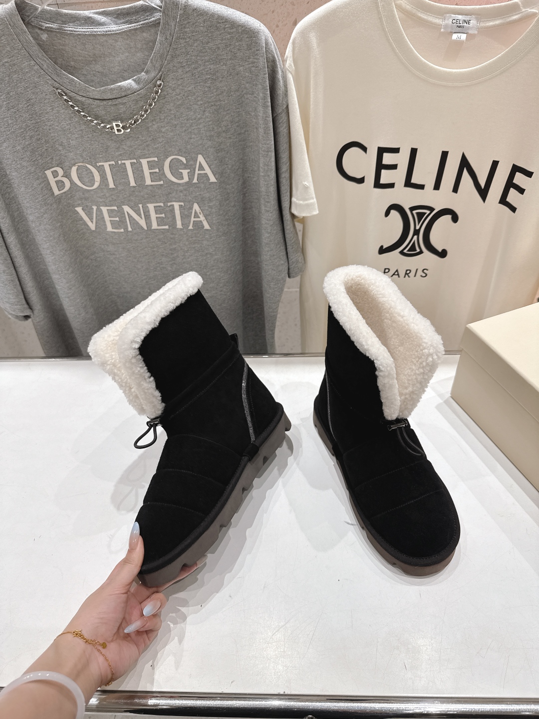 高版本出厂
  Brunello Cucinelli 新款BC秋冬保暖羊毛靴子系列，市场高版本
BC是意