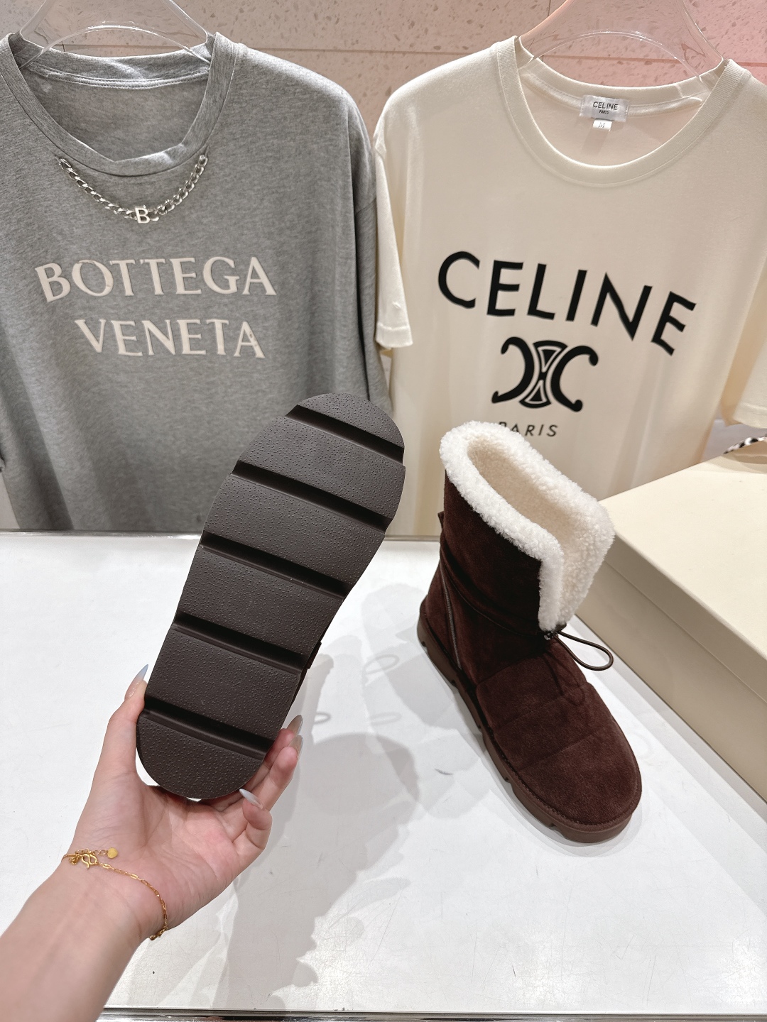 高版本出厂
  Brunello Cucinelli 新款BC秋冬保暖羊毛靴子系列，市场高版本
BC是意