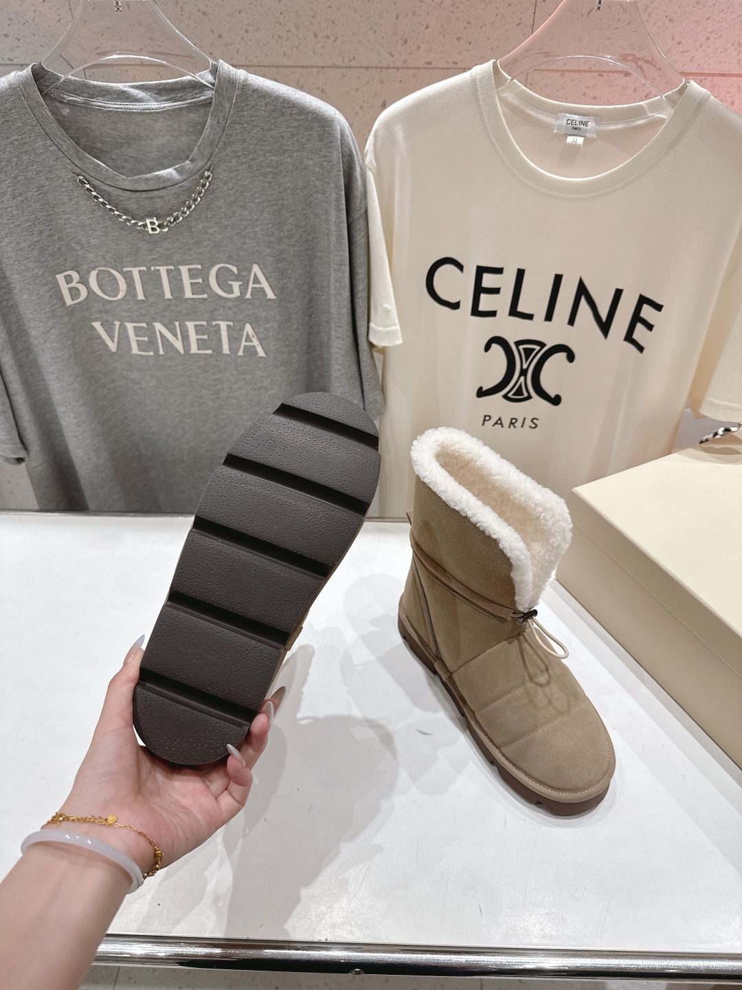 高版本出厂
  Brunello Cucinelli 新款BC秋冬保暖羊毛靴子系列，市场高版本
BC是意