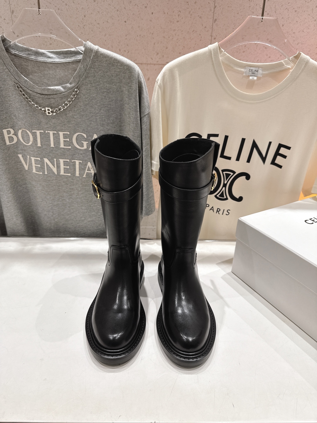 高版本出厂
  Celine*/赛琳2025ss秋冬新款帅气英伦风中筒靴长靴骑士靴
复古简约又时尚 上脚