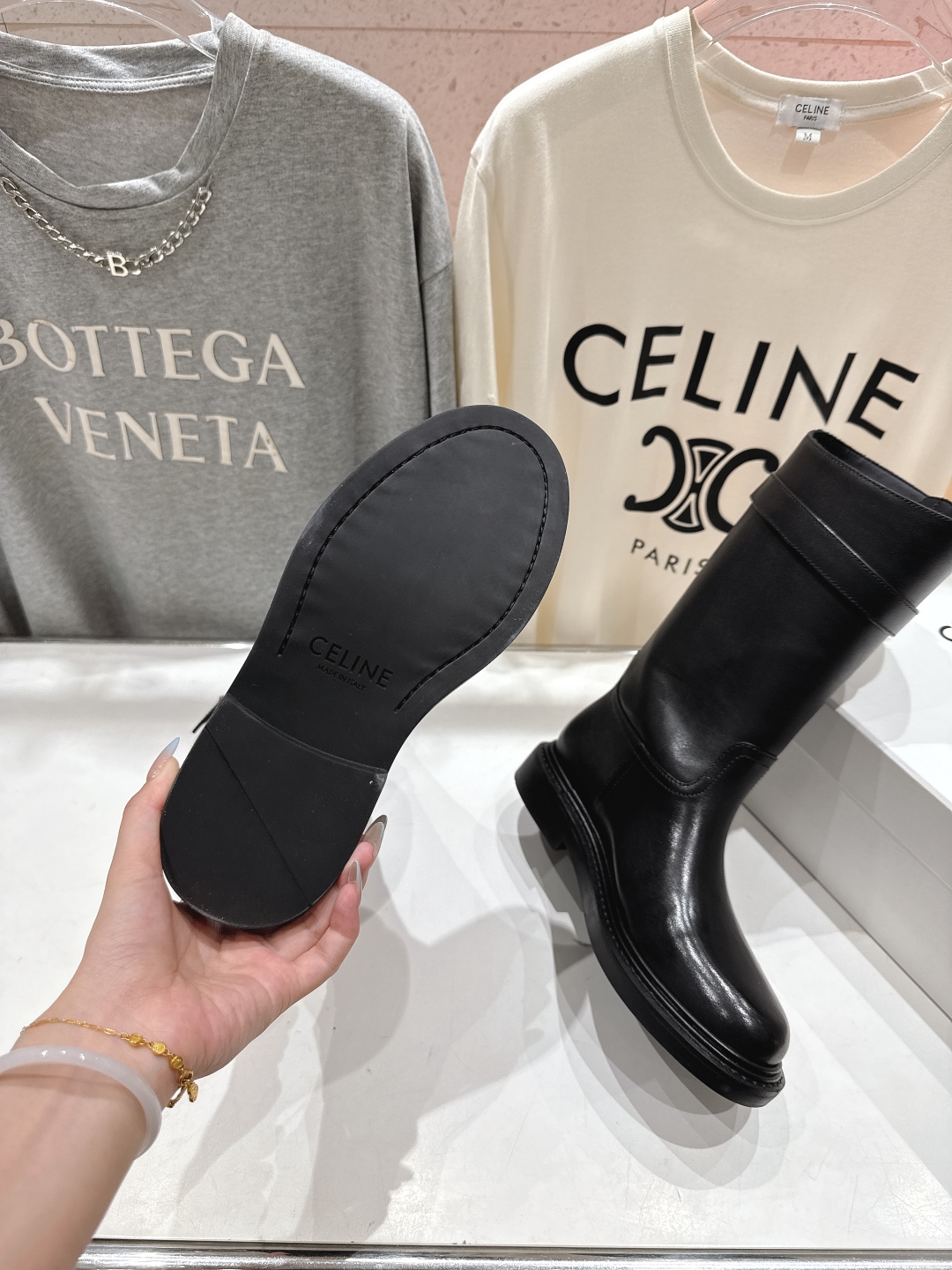 高版本出厂
  Celine*/赛琳2025ss秋冬新款帅气英伦风中筒靴长靴骑士靴
复古简约又时尚 上脚