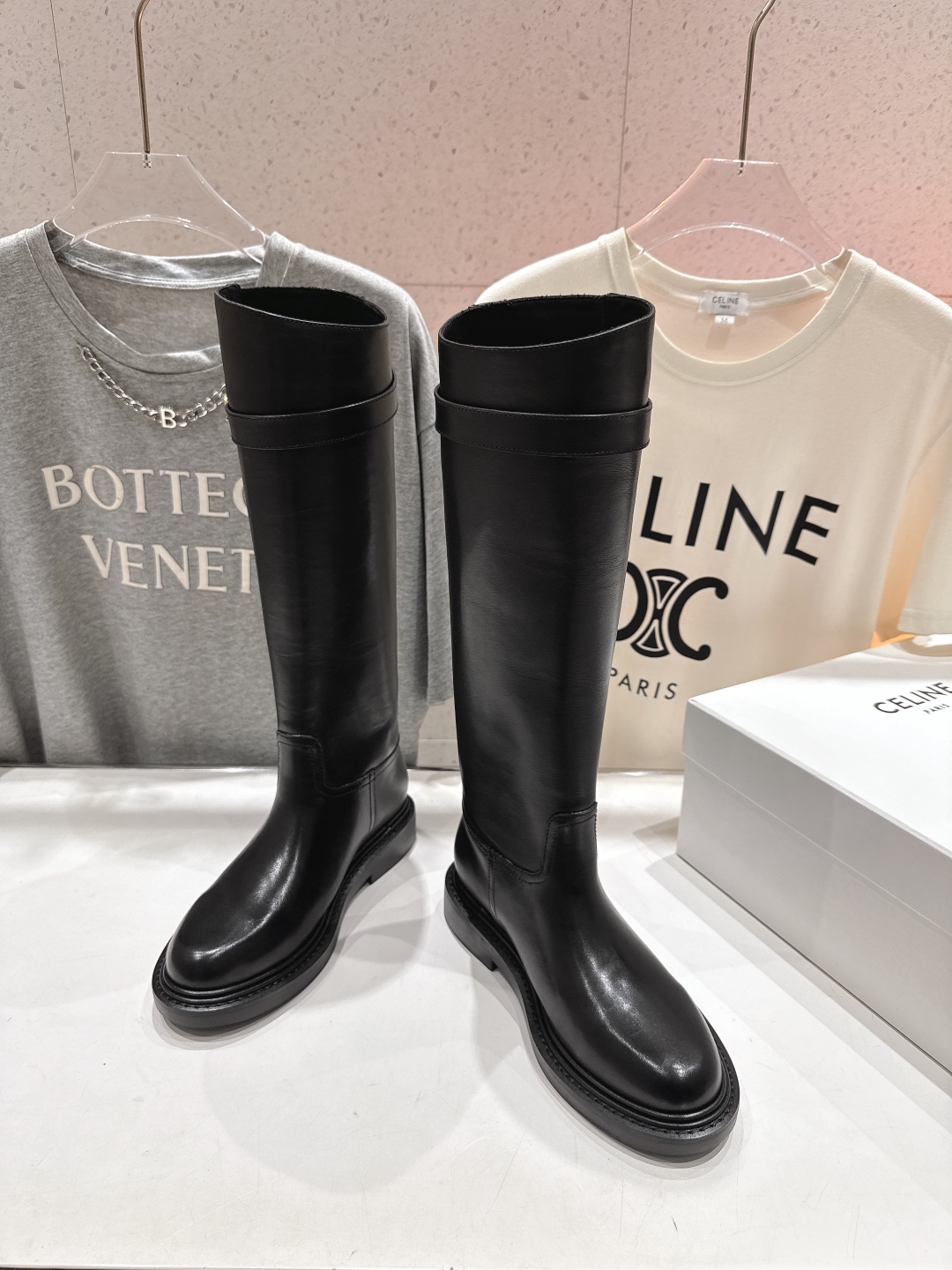高版本出厂
  Celine*/赛琳2025ss秋冬新款帅气英伦风中筒靴长靴骑士靴
复古简约又时尚 上脚
