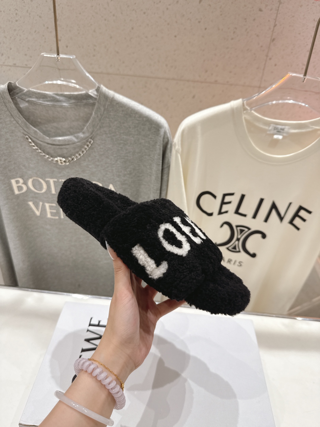 高版本出厂
 Loewe/罗意威25ss秋冬走秀新款·明星同款平底居家毛毛拖鞋，出现在各大时装杂志封面，