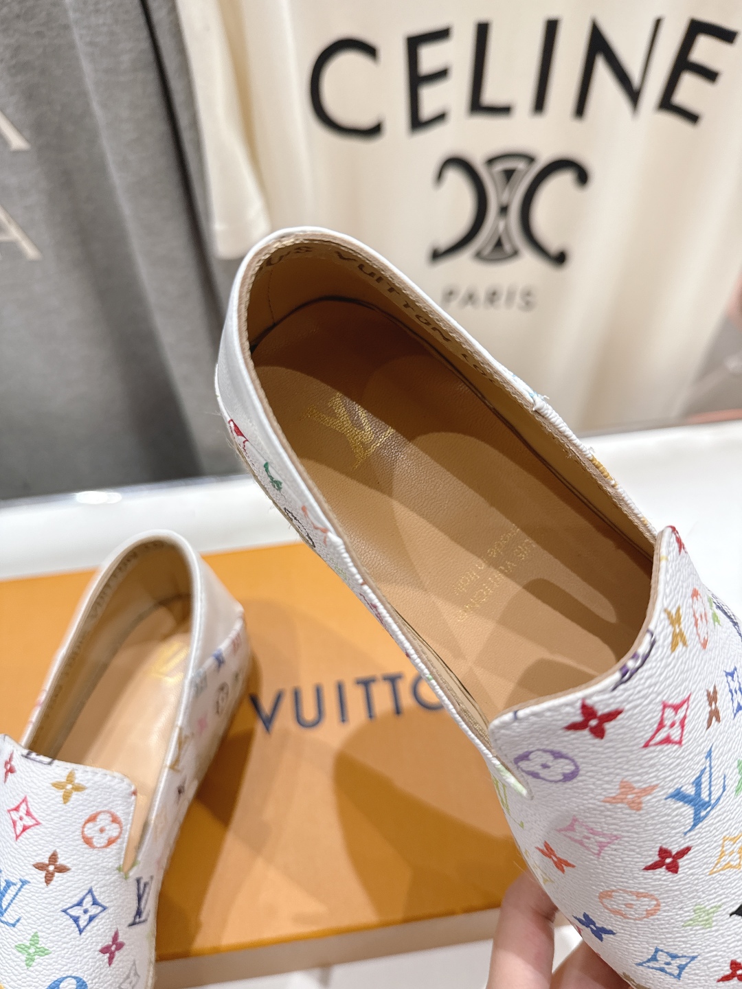 高版本出厂
  Louis Vuitton ss25 new arrival LV驴牌新品草编刺绣渔夫鞋
