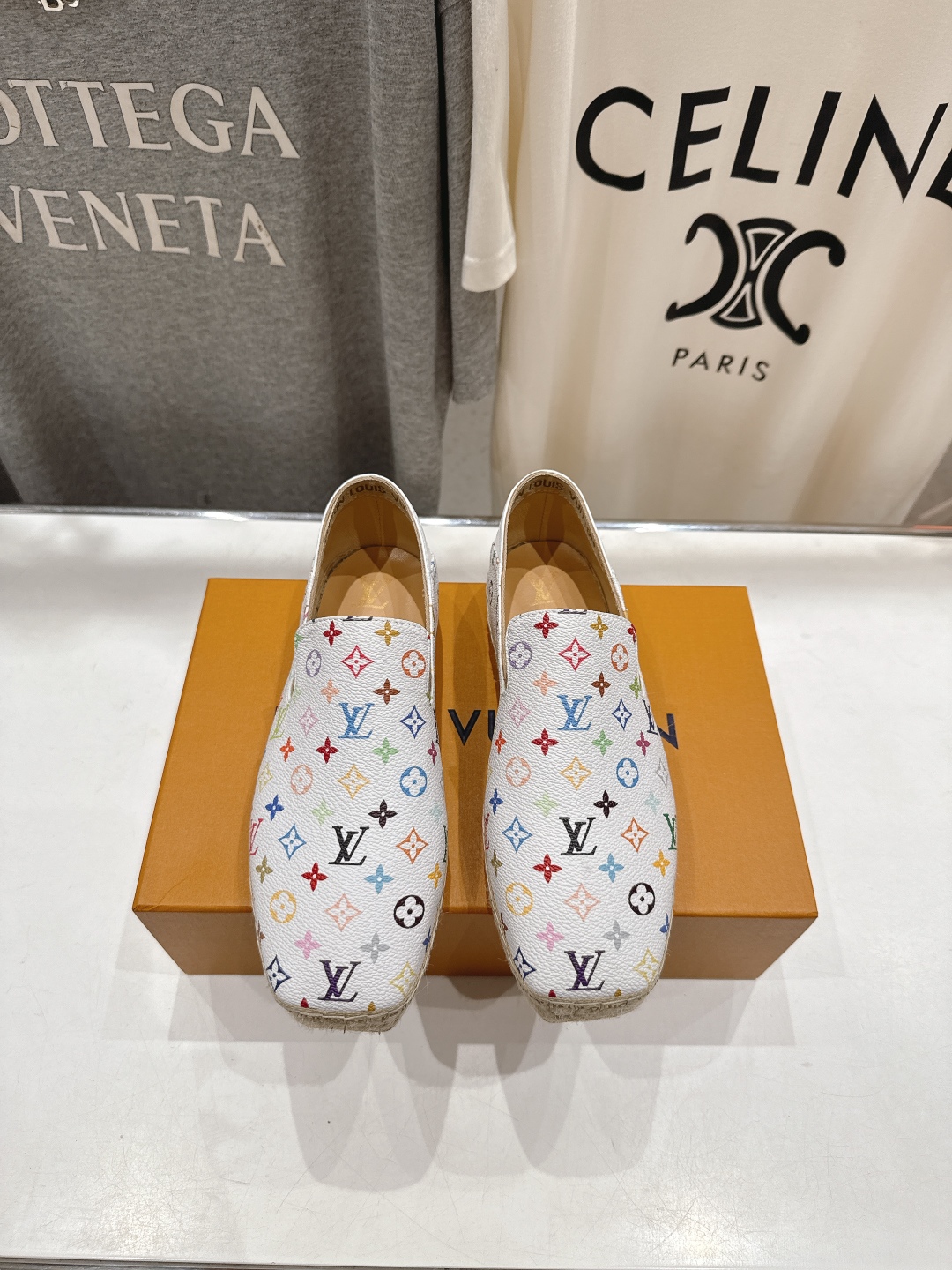 高版本出厂
  Louis Vuitton ss25 new arrival LV驴牌新品草编刺绣渔夫鞋