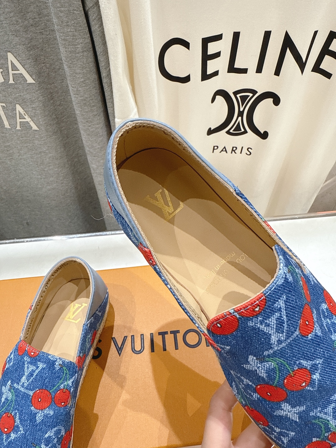 高版本出厂
  Louis Vuitton ss25 new arrival LV驴牌新品草编刺绣渔夫鞋