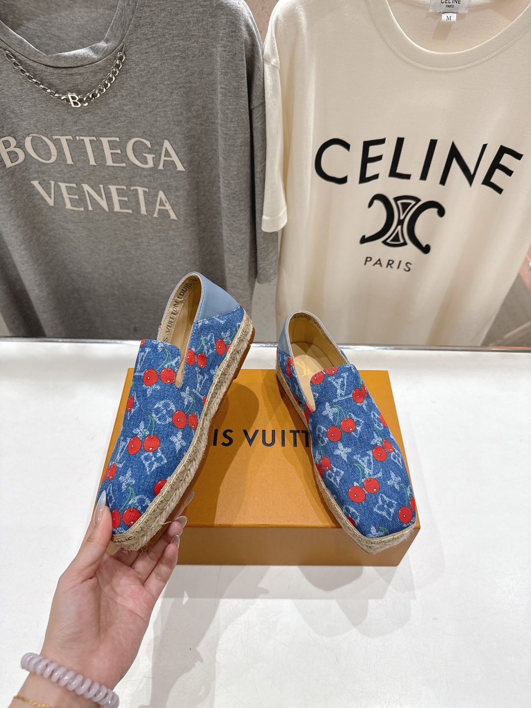 高版本出厂
  Louis Vuitton ss25 new arrival LV驴牌新品草编刺绣渔夫鞋