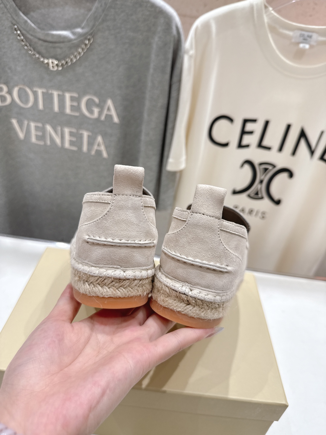 高版本出厂
   Brunello Cucinelli 新款BC麻绳底渔夫鞋系列，一脚蹬乐福鞋。网红推荐