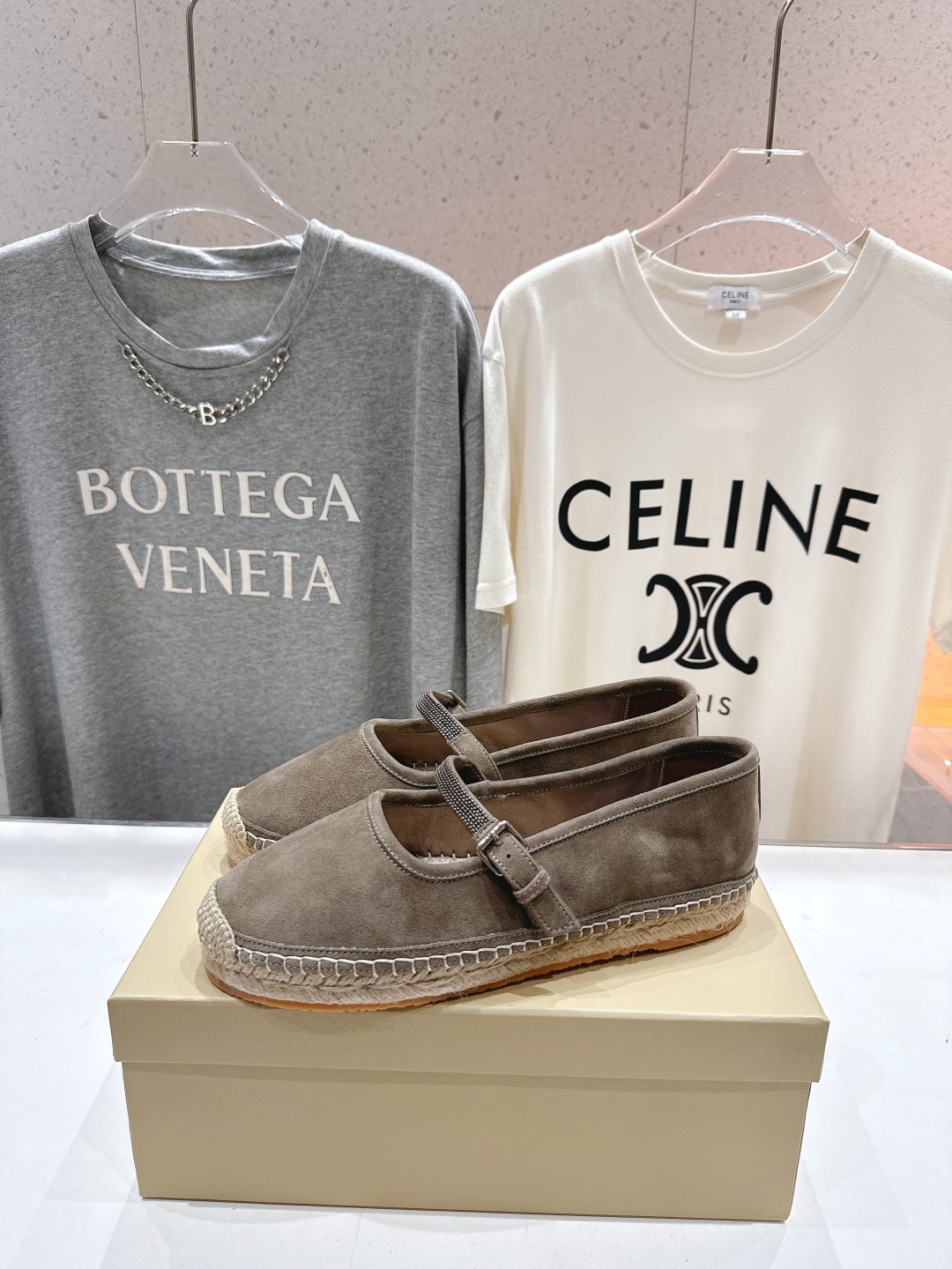 高版本出厂
   Brunello Cucinelli 新款BC麻绳底渔夫鞋系列，一脚蹬乐福鞋。网红推荐