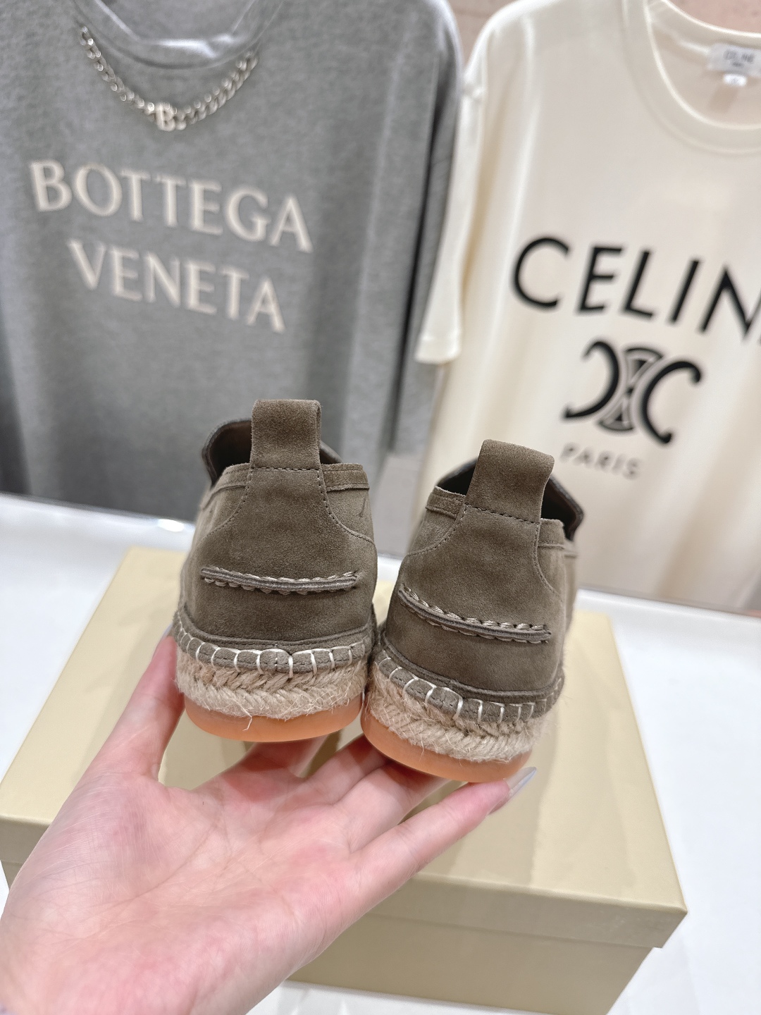 高版本出厂
   Brunello Cucinelli 新款BC麻绳底渔夫鞋系列，一脚蹬乐福鞋。网红推荐