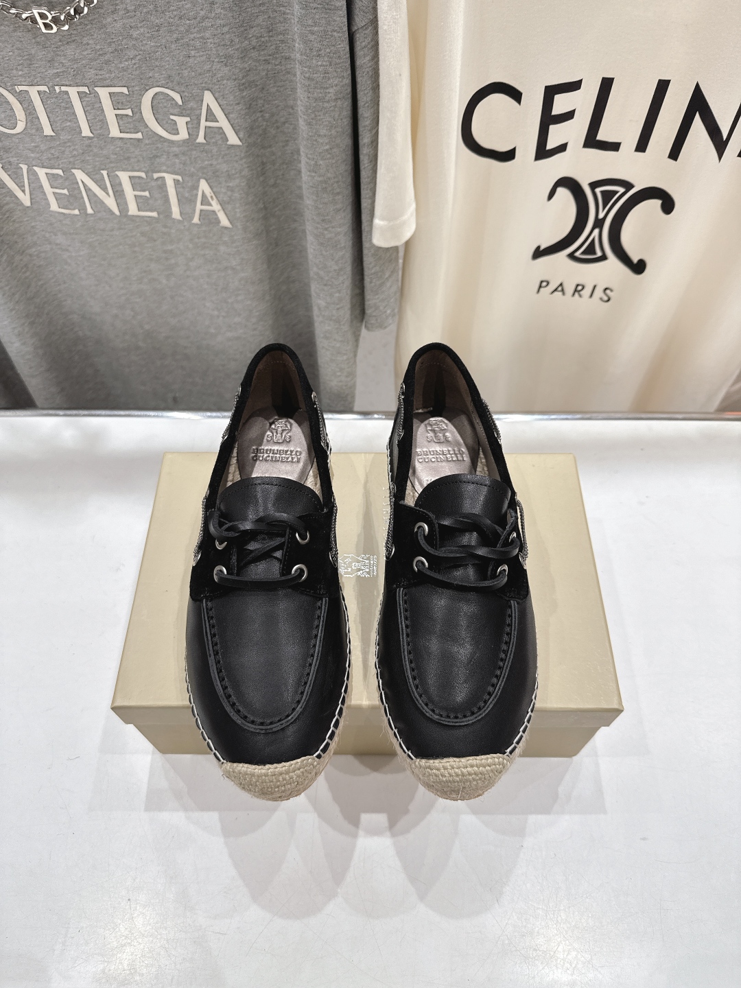 高版本出厂
   Brunello Cucinelli 新款BC麻绳底渔夫鞋系列，一脚蹬乐福鞋。网红推荐