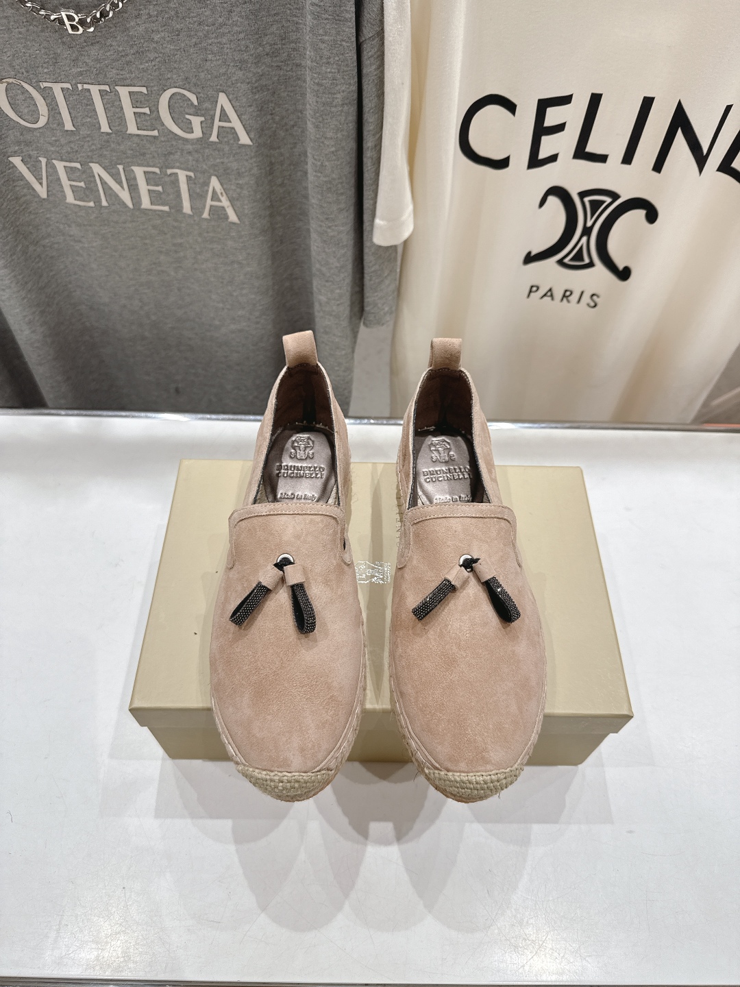 高版本出厂
   Brunello Cucinelli 新款BC麻绳底渔夫鞋系列，一脚蹬乐福鞋。网红推荐