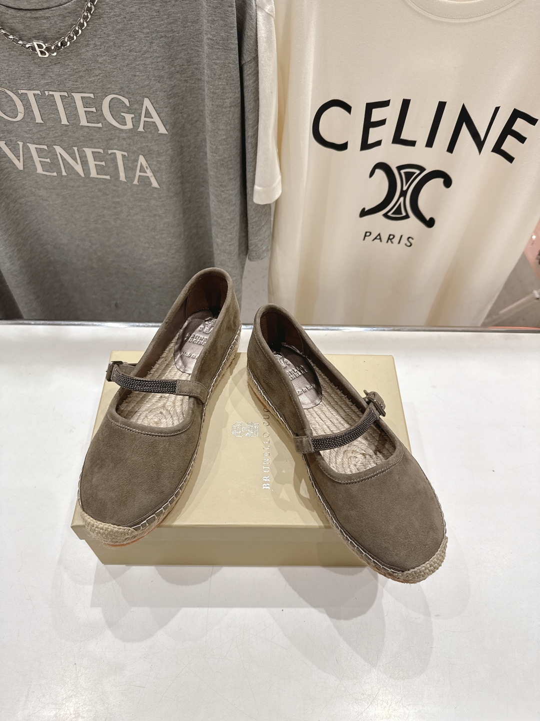 高版本出厂
   Brunello Cucinelli 新款BC麻绳底渔夫鞋系列，一脚蹬乐福鞋。网红推荐