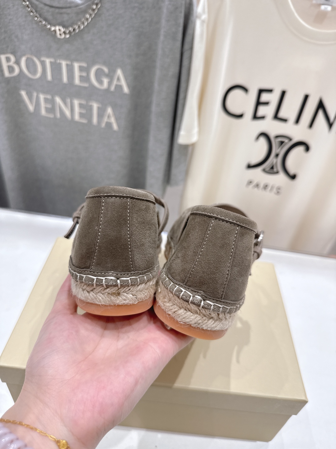 高版本出厂
   Brunello Cucinelli 新款BC麻绳底渔夫鞋系列，一脚蹬乐福鞋。网红推荐