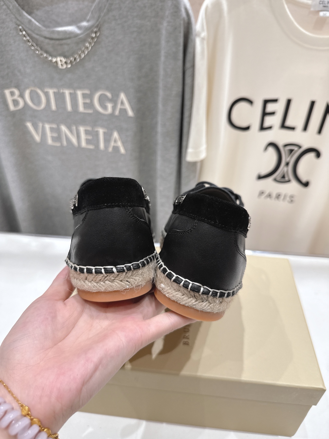 高版本出厂
   Brunello Cucinelli 新款BC麻绳底渔夫鞋系列，一脚蹬乐福鞋。网红推荐