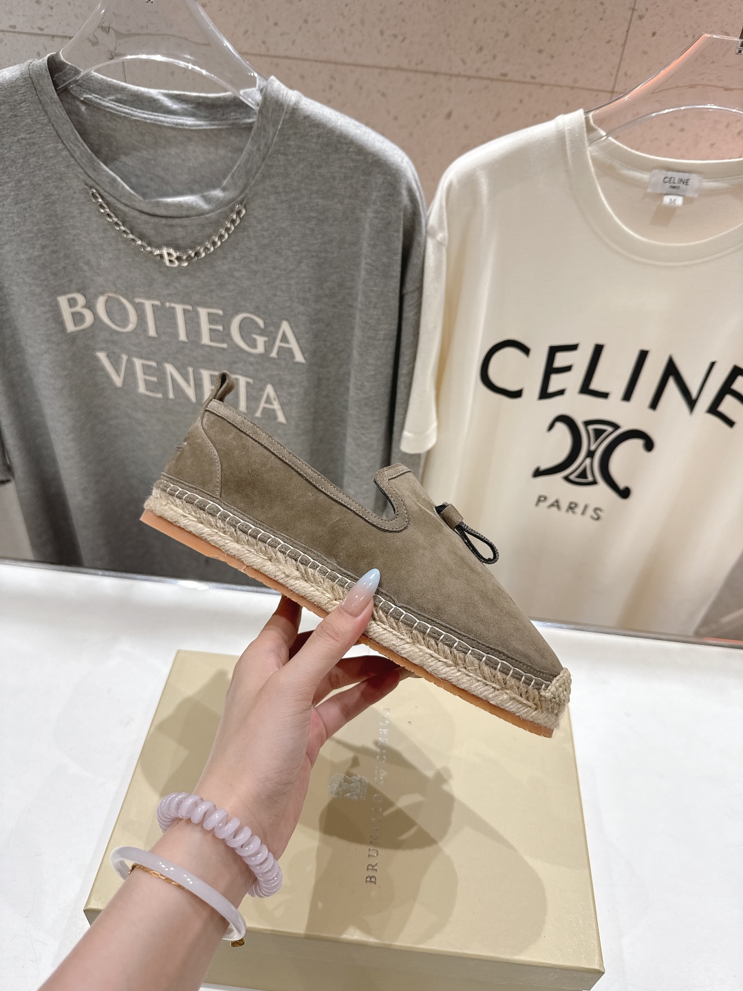 高版本出厂
   Brunello Cucinelli 新款BC麻绳底渔夫鞋系列，一脚蹬乐福鞋。网红推荐