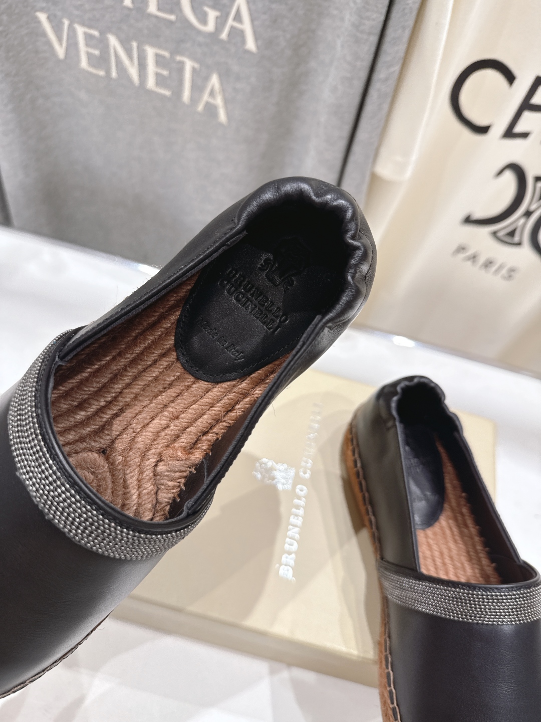 高版本出厂
   Brunello Cucinelli 新款BC麻绳底渔夫鞋系列，一脚蹬乐福鞋。网红推荐