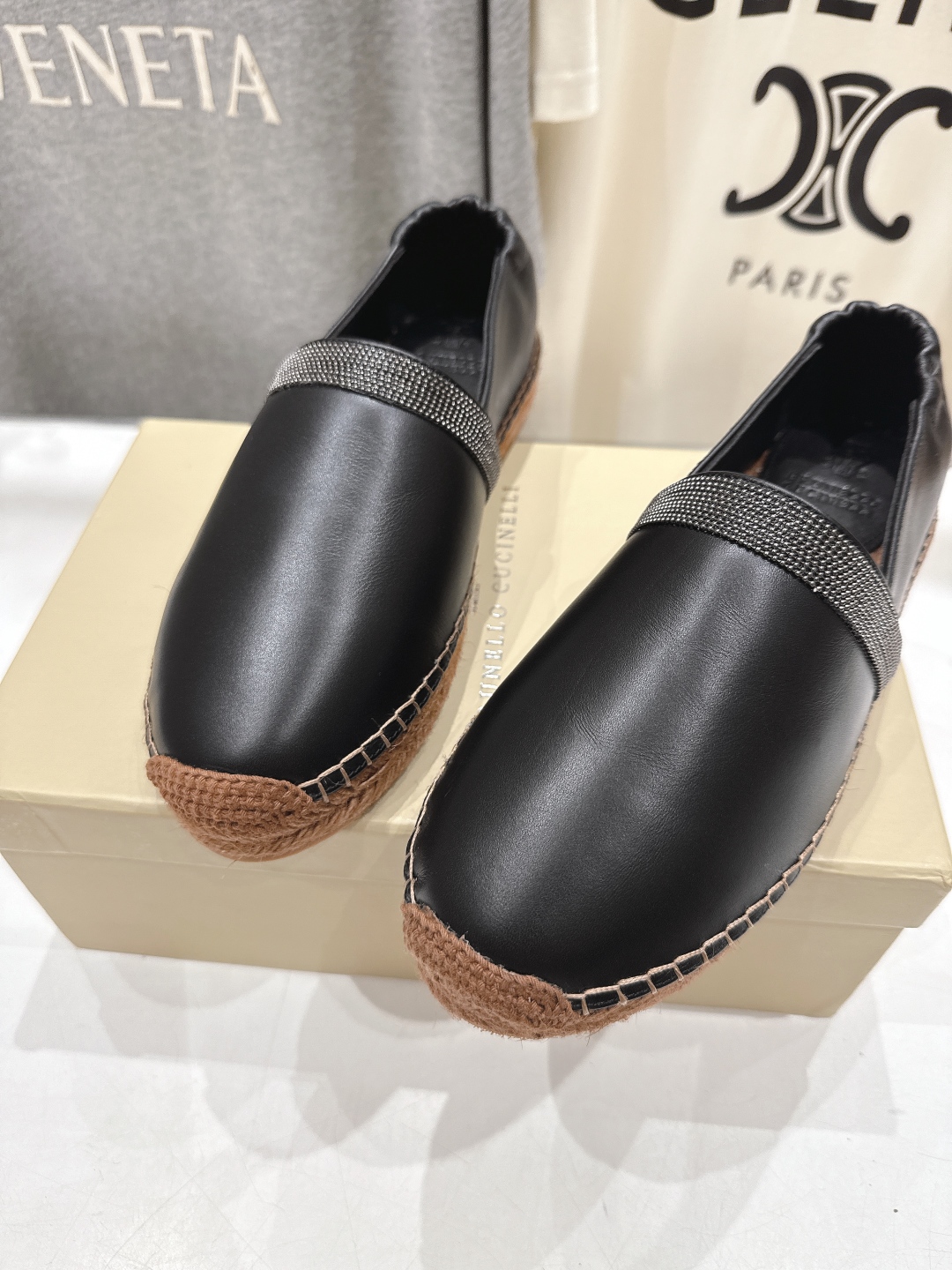 高版本出厂
   Brunello Cucinelli 新款BC麻绳底渔夫鞋系列，一脚蹬乐福鞋。网红推荐