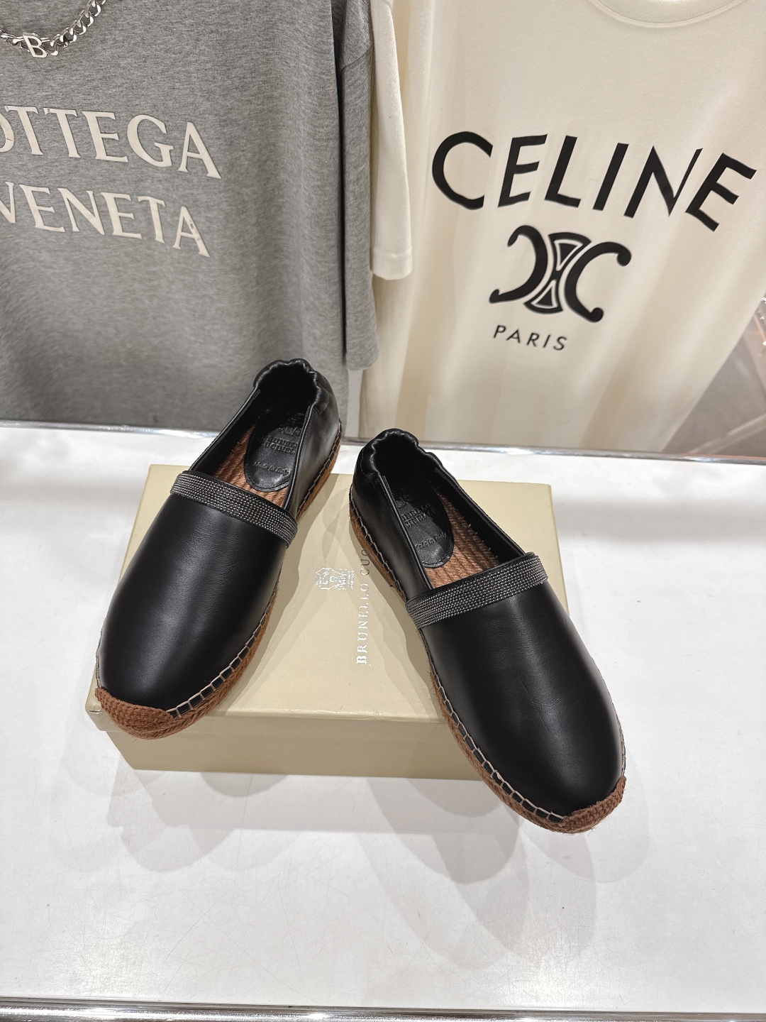 高版本出厂
   Brunello Cucinelli 新款BC麻绳底渔夫鞋系列，一脚蹬乐福鞋。网红推荐