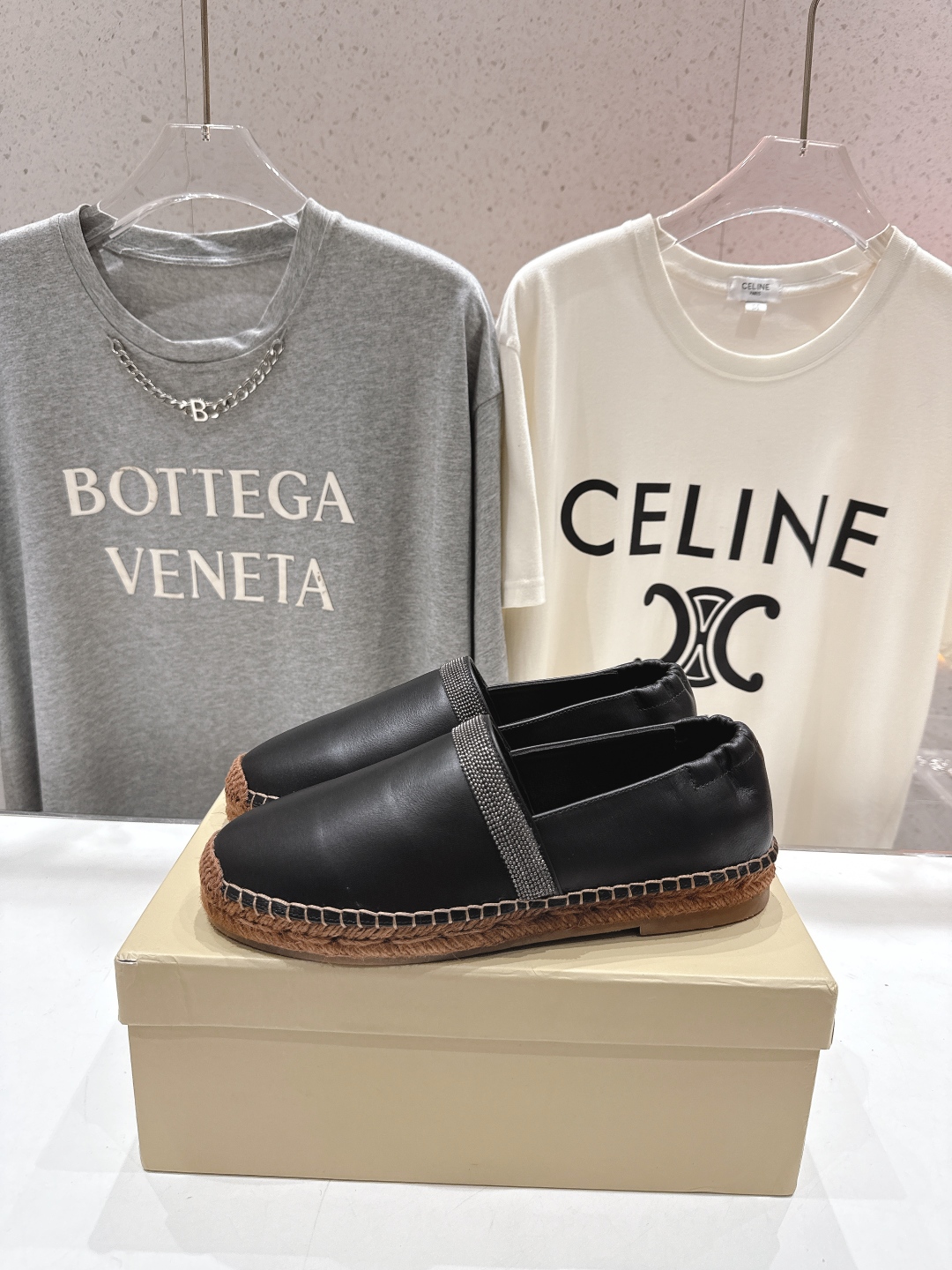 高版本出厂
   Brunello Cucinelli 新款BC麻绳底渔夫鞋系列，一脚蹬乐福鞋。网红推荐
