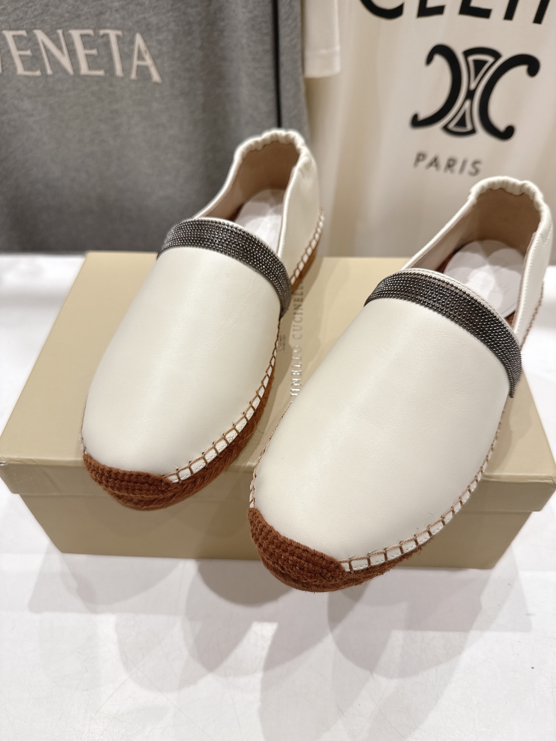 高版本出厂
   Brunello Cucinelli 新款BC麻绳底渔夫鞋系列，一脚蹬乐福鞋。网红推荐
