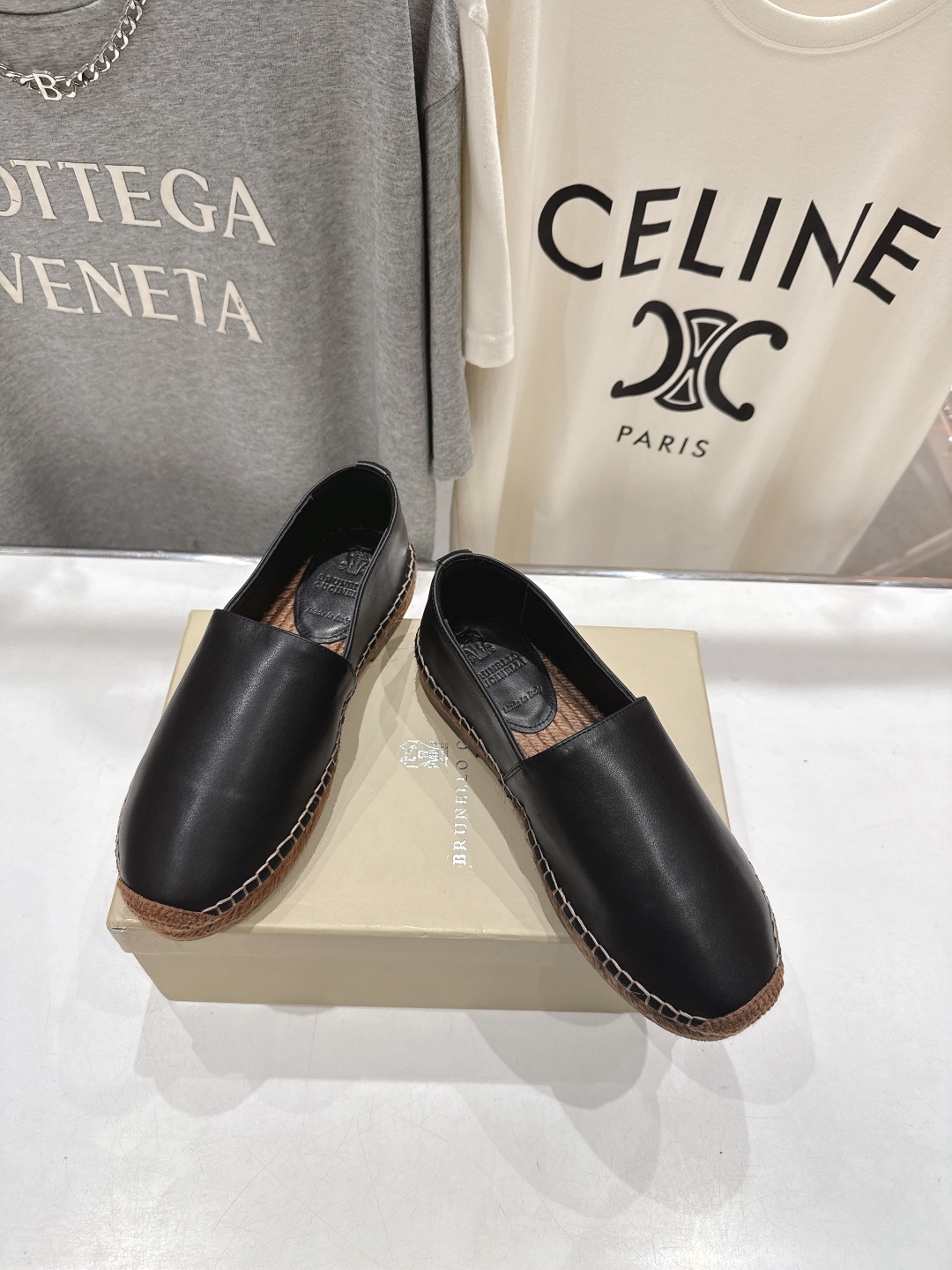高版本出厂
   Brunello Cucinelli 新款BC麻绳底渔夫鞋系列，一脚蹬乐福鞋。网红推荐