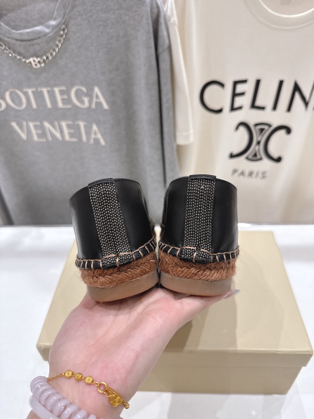 高版本出厂
   Brunello Cucinelli 新款BC麻绳底渔夫鞋系列，一脚蹬乐福鞋。网红推荐